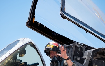 Col. Hall fini flight at Davis-Monthan