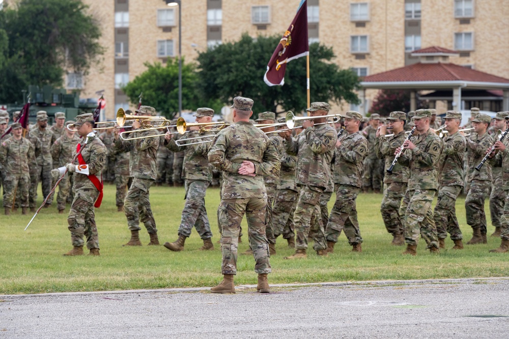 32nd Medical Brigade welcomes new command team