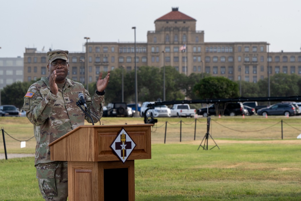 32nd Medical Brigade welcomes new command team