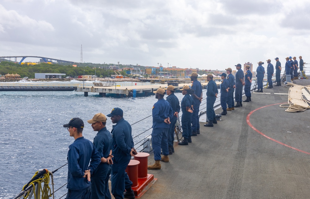 Cole Arrives in Curaçao