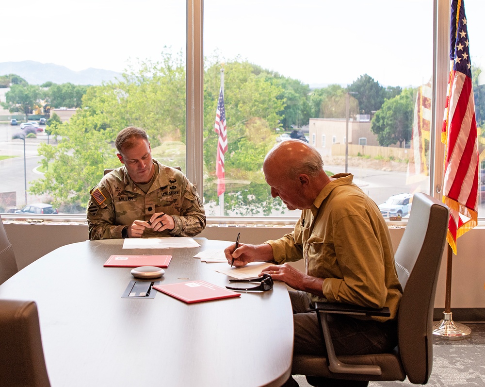 USACE-Albuquerque District and the Regina, N.M., Mutual Domestic Water Consumers Association sign environmental infrastructure agreement