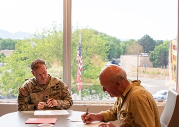 USACE-Albuquerque District and the Regina, N.M., Mutual Domestic Water Consumers Association sign environmental infrastructure agreement