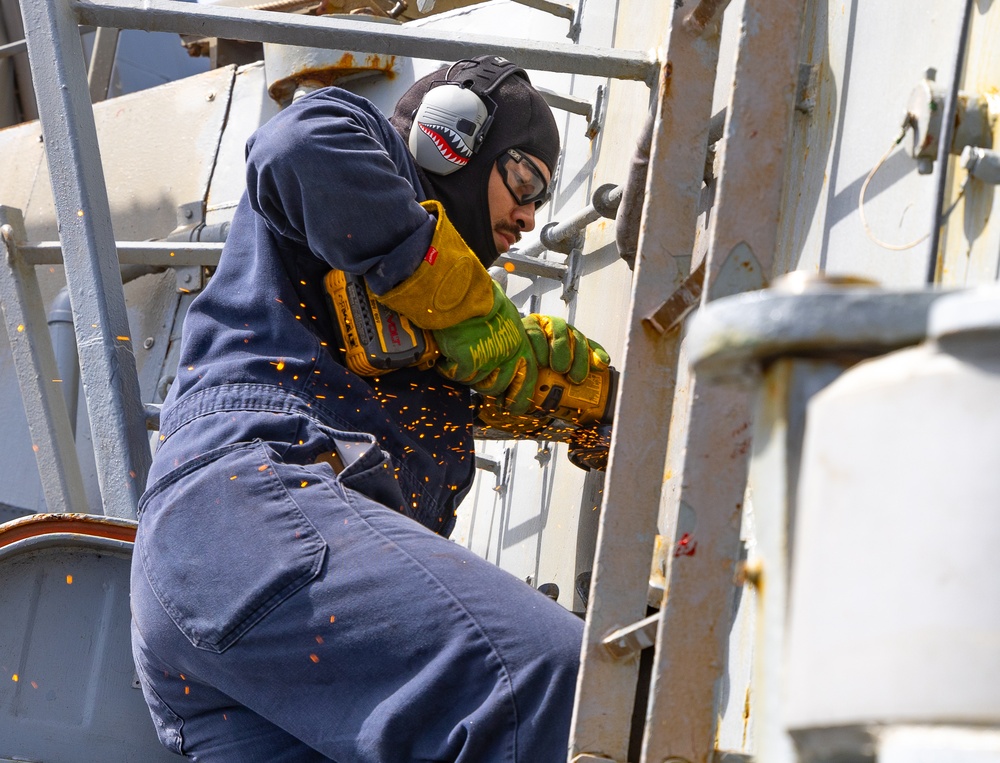 USS Cole Conducts Routine Operations in U.S. 4th Fleet AOR