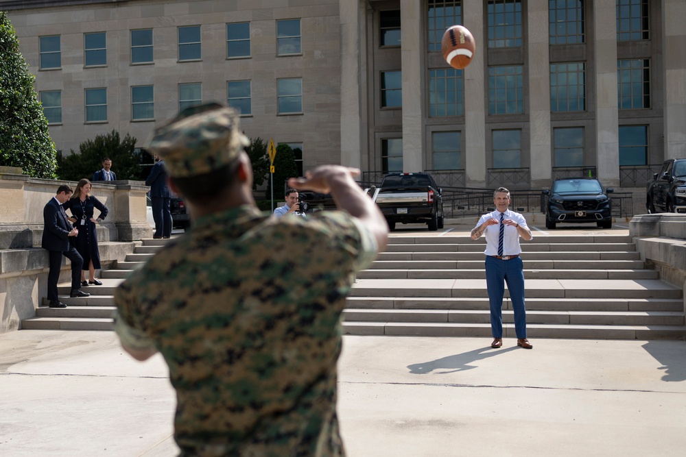 SD Hosts NFL Player and USNA Graduate 2nd Lt. Rayuan Lane III at the Pentagon