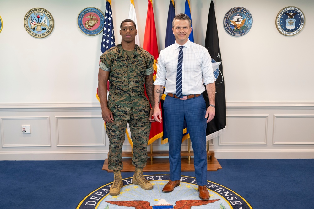 SD Hosts NFL Player and USNA Graduate 2nd Lt. Rayuan Lane III at the Pentagon