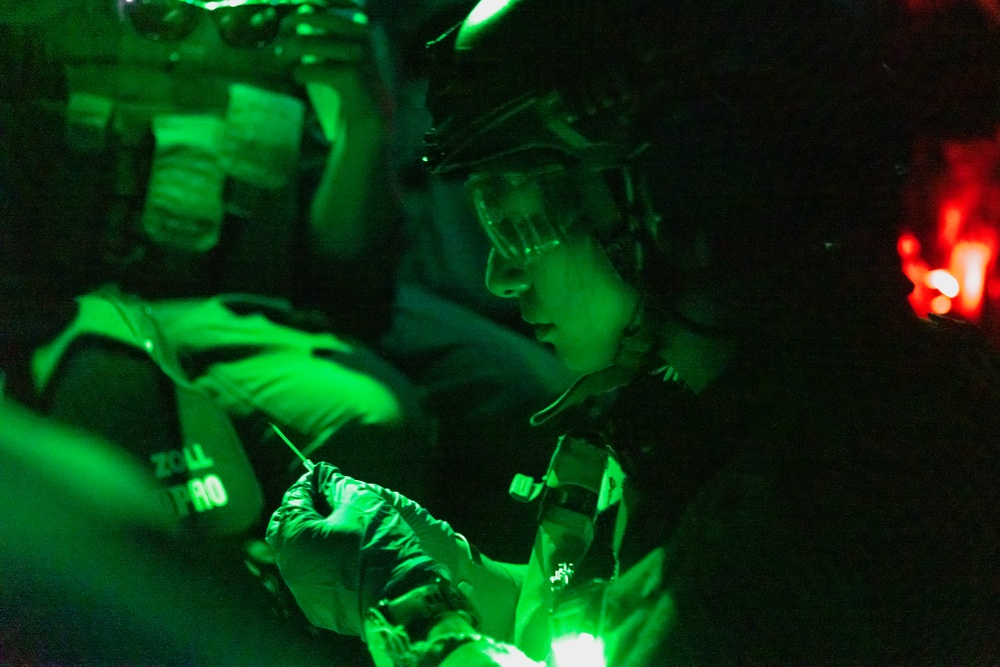 MRF-D 25.3: Sailors, Marines conduct nighttime enroute care drill