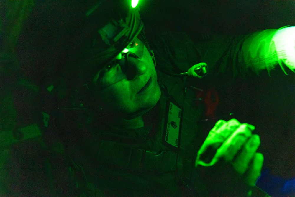 MRF-D 25.3: Sailors, Marines conduct nighttime enroute care drill