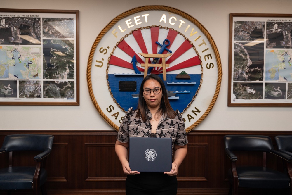 CFAS Conducts Naturalization Ceremony