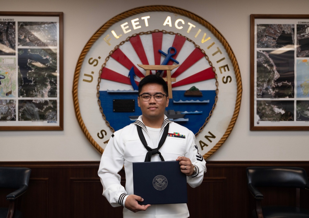 CFAS Conducts Naturalization Ceremony