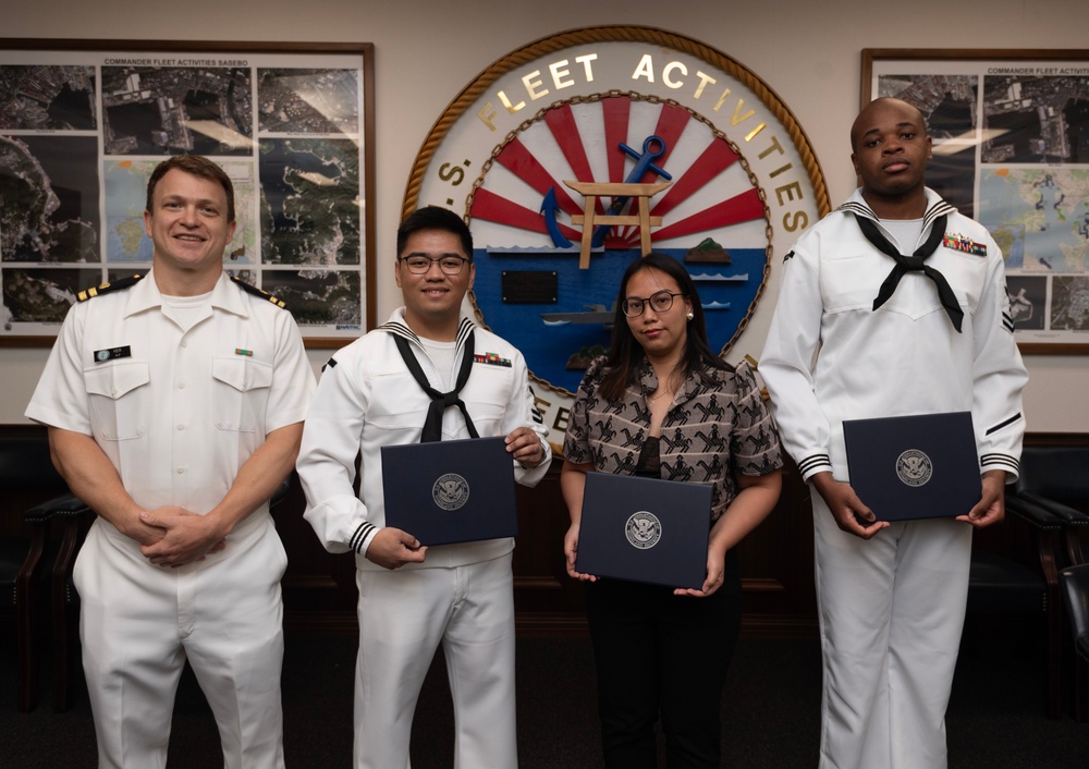 CFAS Conducts Naturalization Ceremony