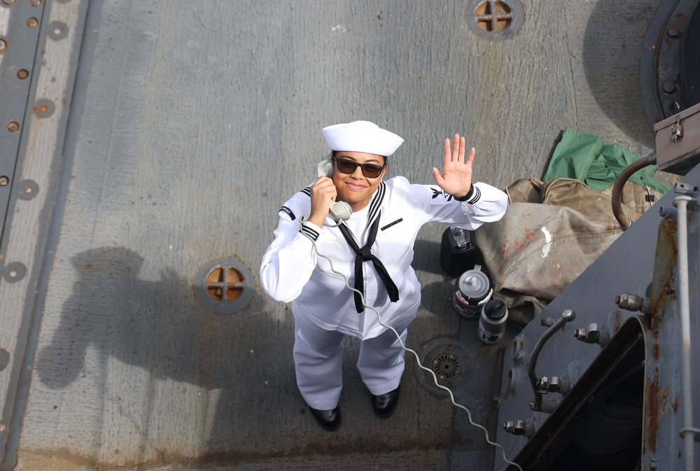 Sailors from USS Farragut Man the Rails