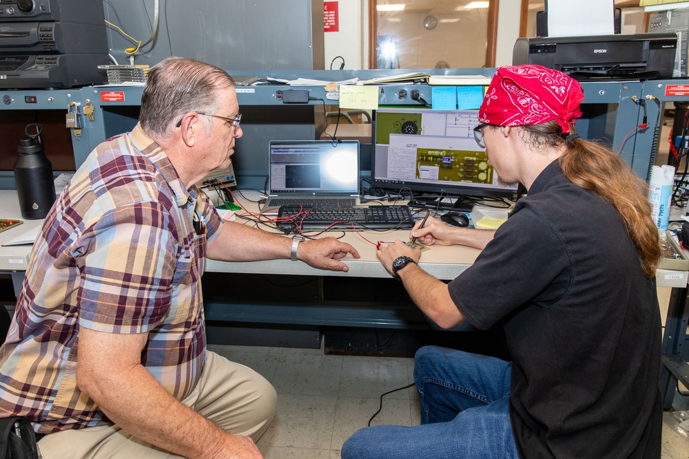 Shipyard spotlight: Larry Pendleton - Code 950 Electronics technician