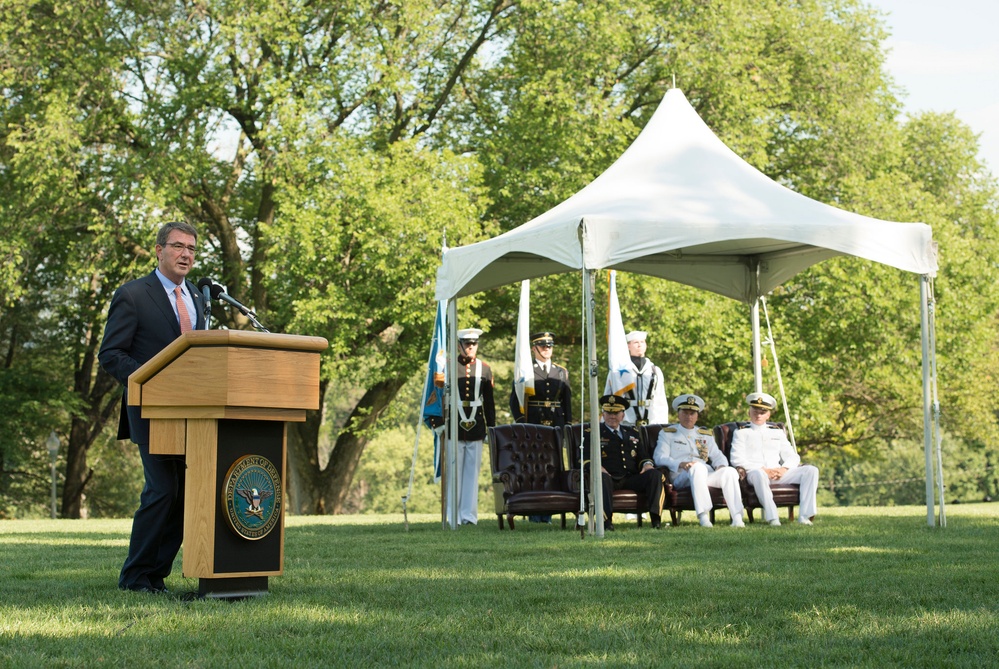 Defense Secretary Honors Retiring Vice Chairman of Joint Chiefs