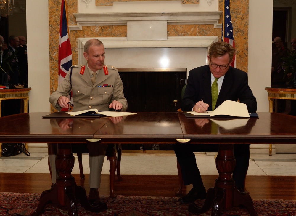 U.S. and U.K. Sign Military Reserve Exchange Program Memorandum
