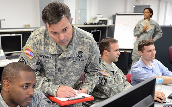 Military, Civilian Cyber Experts Collaborate in Cyber Guard 2015 Exercise