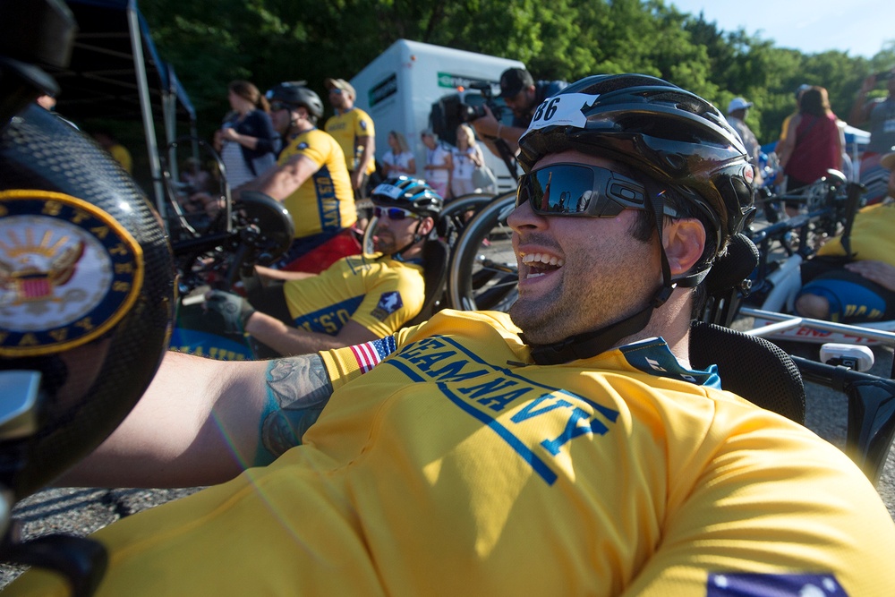Navy Senior Chief Petty Officer Earns Silver Medal in Hand Cycle at 2015 DoD Warrior Games