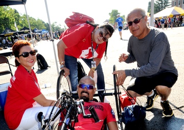 Former Platoon Sergeant Hand-Cycles to Gold