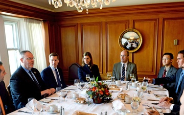 U.S. and Canadian Defense Leaders Discuss Global Security Challenges