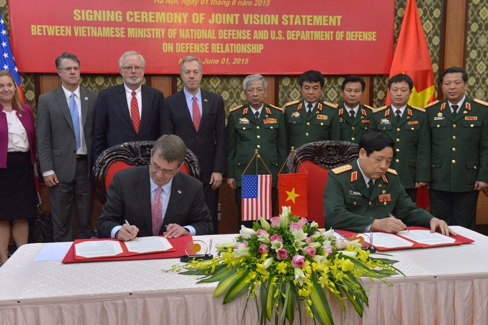 U.S. Defense Secretary, Vietnamese Counterpart Sign Joint Vision Statement in Hanoi