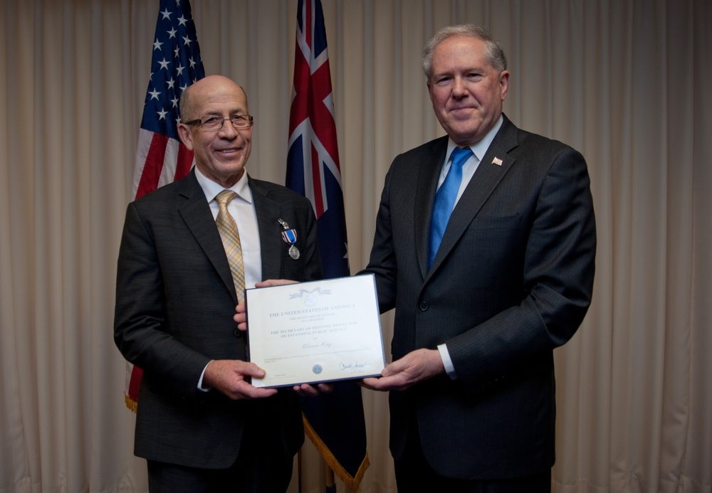 King Awarded Defense Medal for Outstanding Public Service
