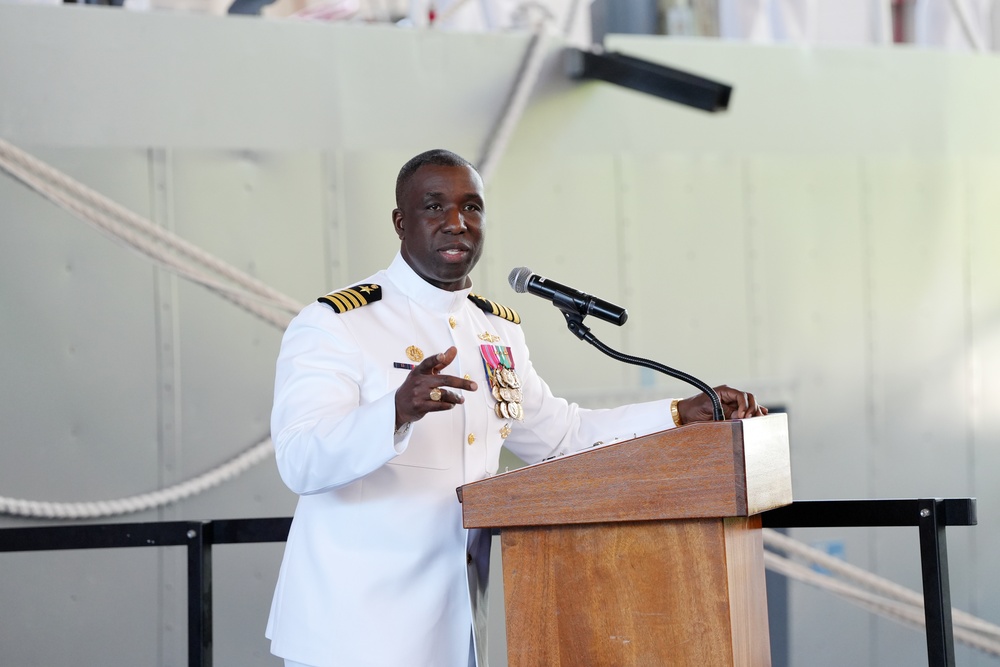 Passing the Torch, Holding the Line:  Command Changes Hands at Navy Reserve Center Great Lakes