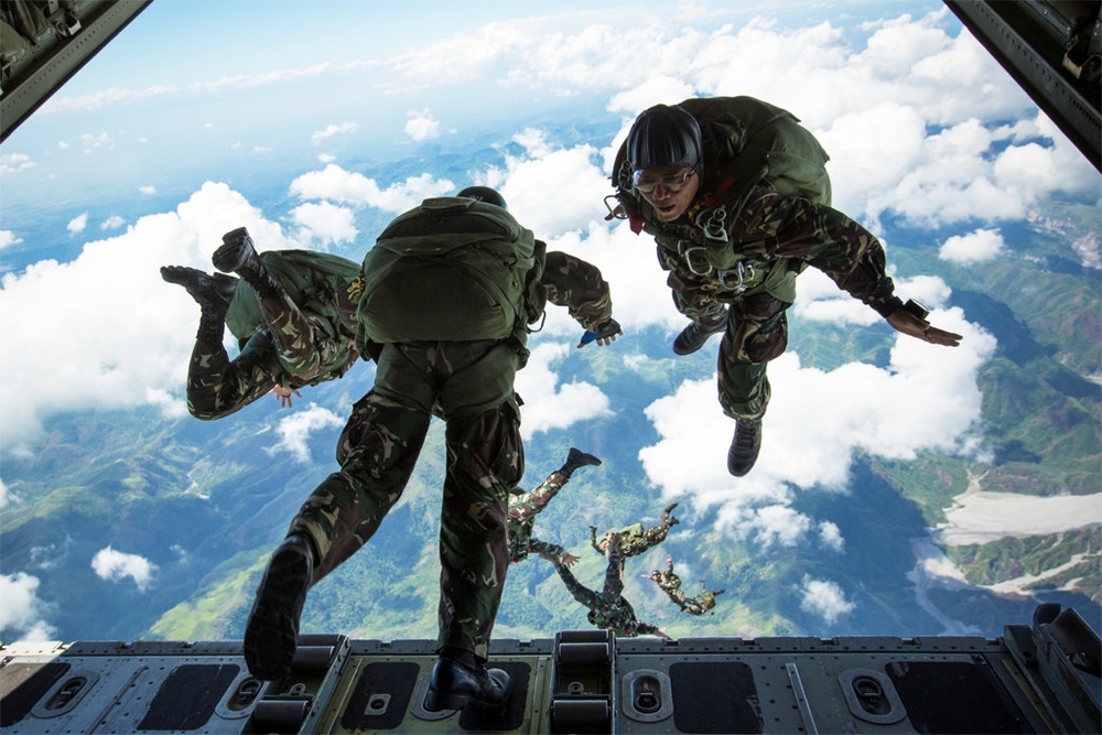 Philippine, U.S. Forces Conduct High-Altitude Parachute Training During Balikatan 2014