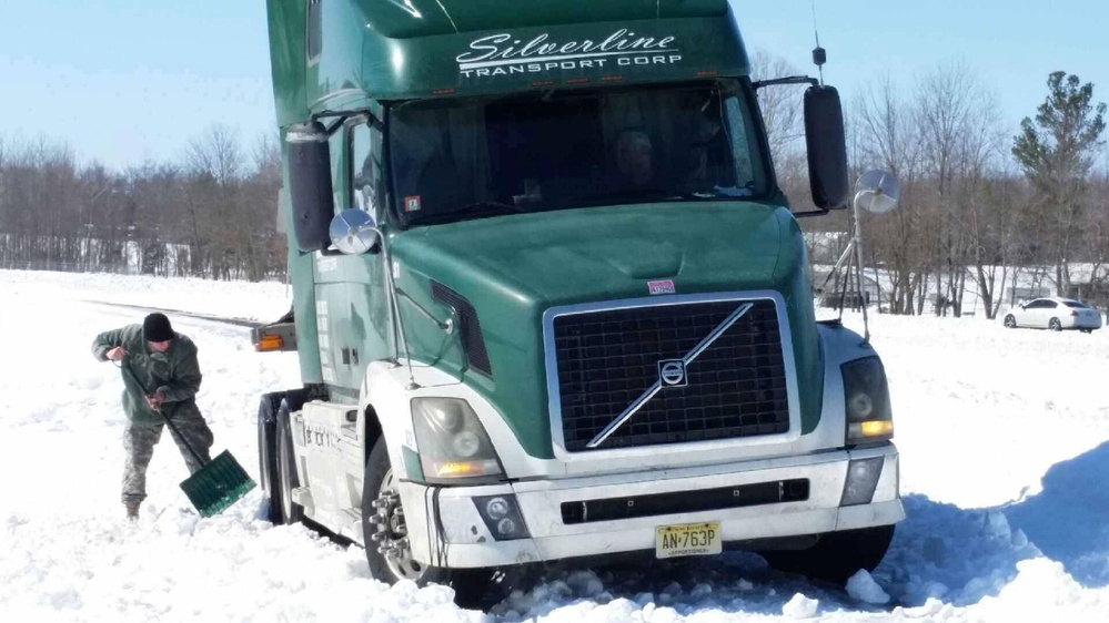 Kentucky National Guard Soldiers Assist Stranded Motorists During Winter Storm