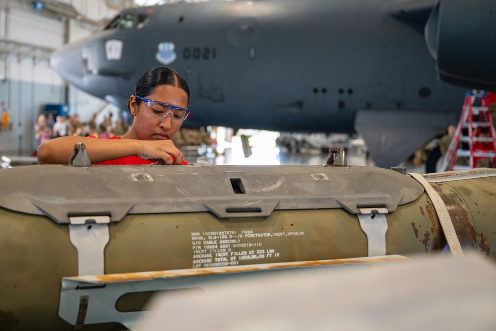 2nd Bomb Wing Airmen Compete in the Quarter 2 Load Competition