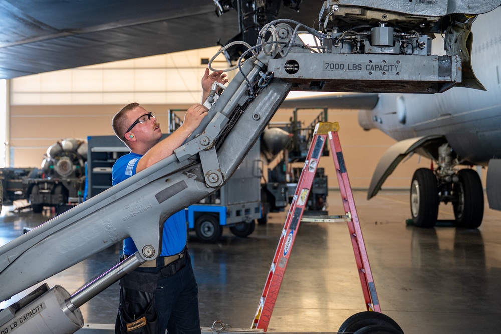 2nd Bomb Wing Airmen Compete in the Quarter 2 Load Competition