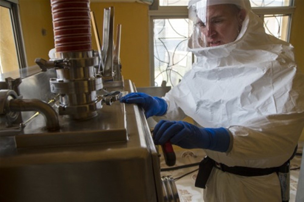 Army Biochemist Breaks Down Ebola Testing Lab in Liberia