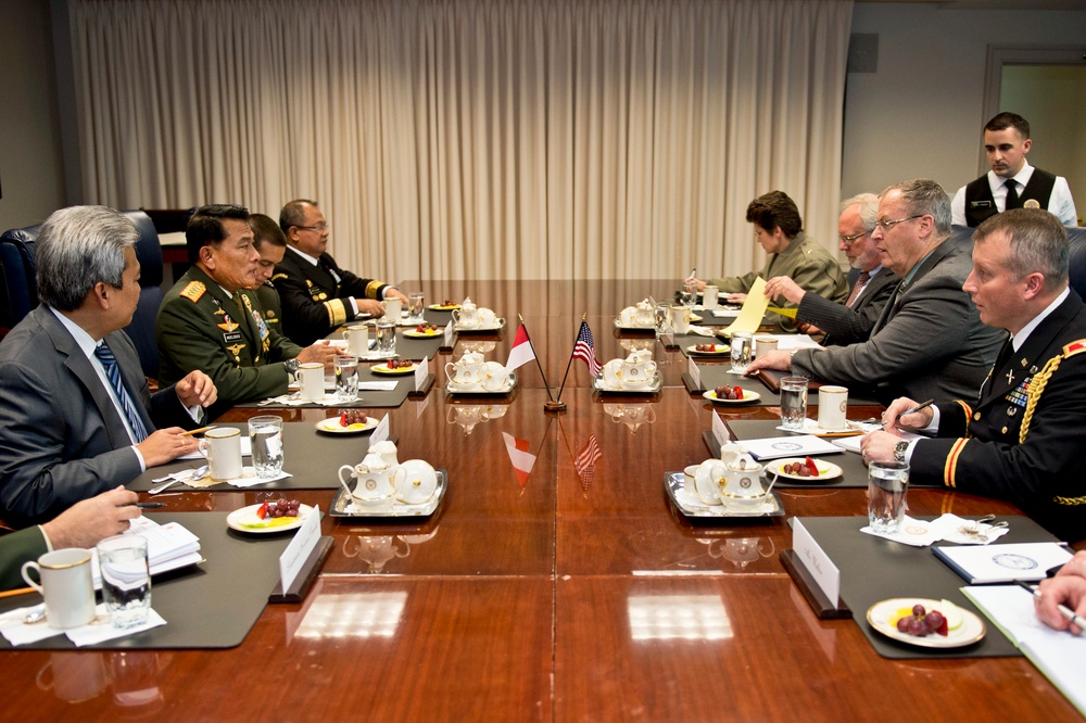 U.S. Deputy Defense Secretary Meets with Indonesian Armed Forces Chief at Pentagon