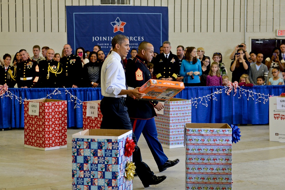 Obama Joins Toys for Tots Drive at Military Base