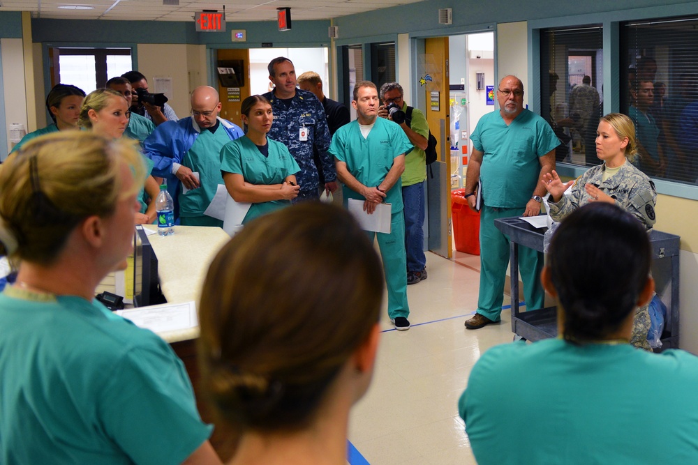 Army Major Leads Ebola Response Training for Medical Support Team
