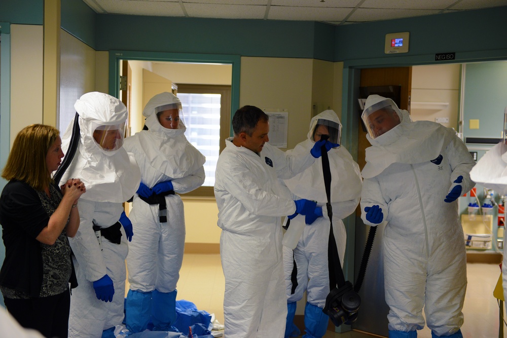 DoD Medical Team Trains for Potential Ebola Crisis