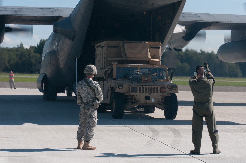 Kentucky Air National Guard Loadmaster Directs Cargo Movement During Saber Junction Exercise