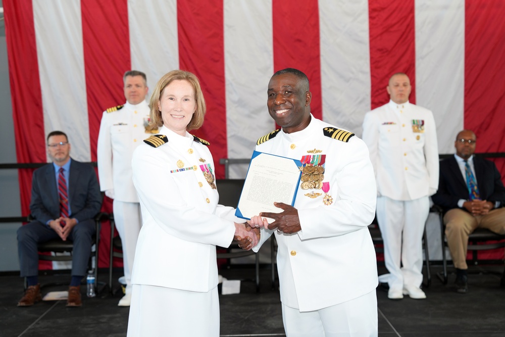 Passing the Torch, Holding the Line:  Command Changes Hands at Navy Reserve Center Great Lakes