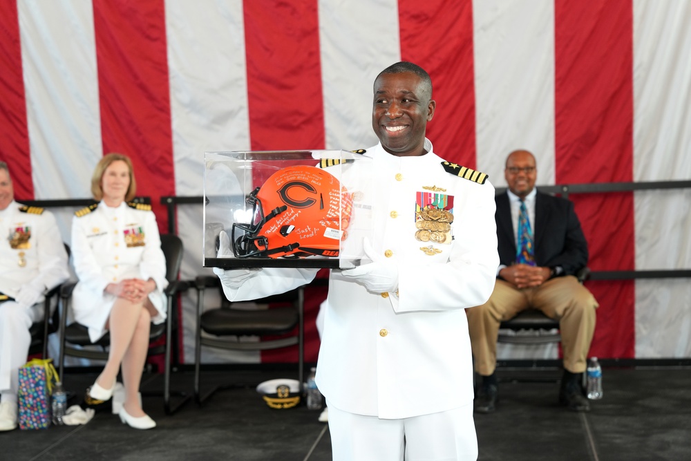 Passing the Torch, Holding the Line:  Command Changes Hands at Navy Reserve Center Great Lakes