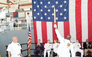 Passing the Torch, Holding the Line:  Command Changes Hands at Navy Reserve Center Great Lakes