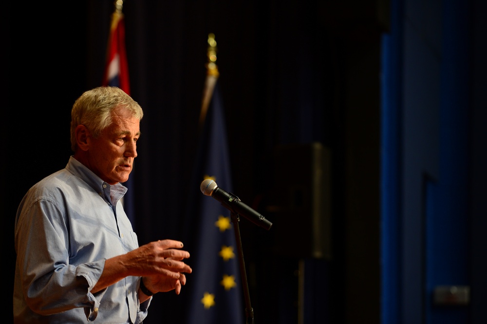 Hagel Visits Naval Submarine Base, Tours USS Tennessee