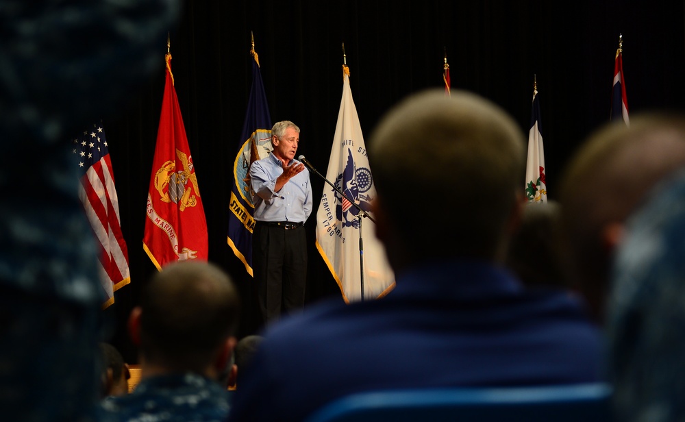Hagel Visits Naval Submarine Base, Tours USS Tennessee