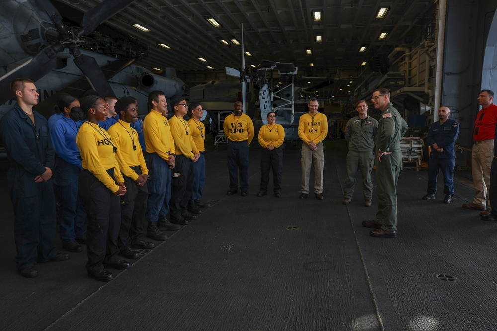 Vice Adm. Gumbleton visits USS Iwo Jima (LHD 7)