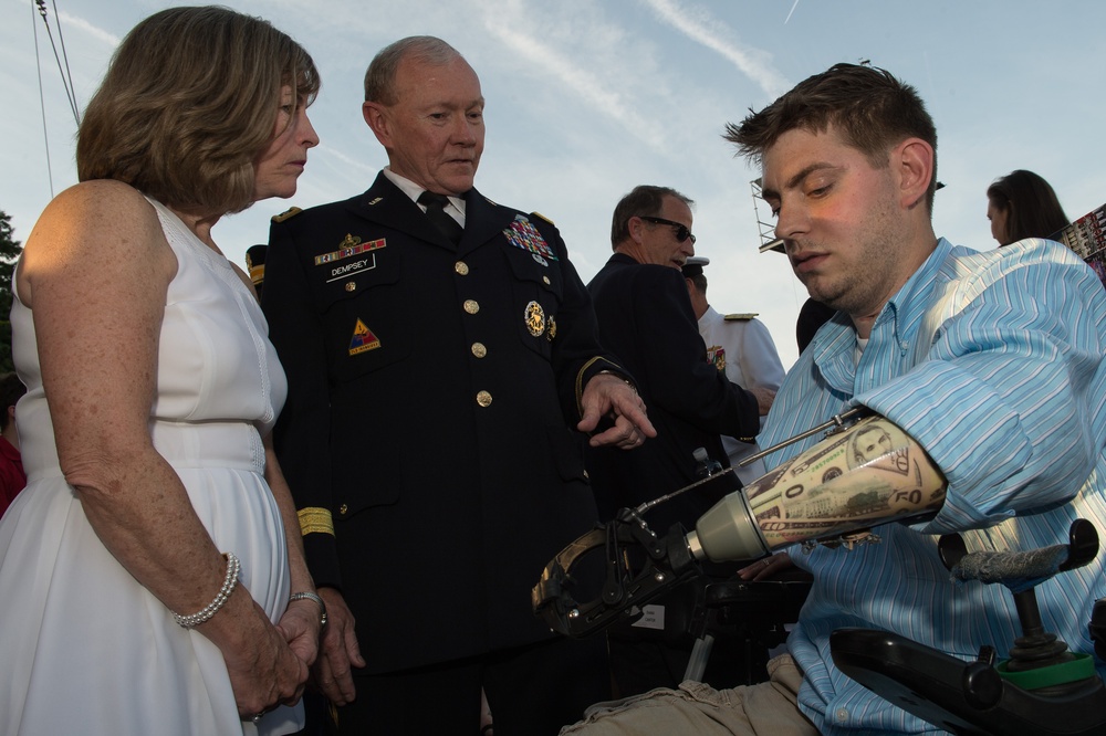 Joint Chiefs Chairman Honors Wounded Warrior at Memorial Day Concert