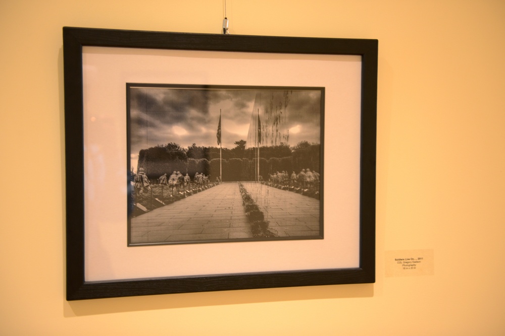 Injured Iraq War Veteran's Photograph Showcased at Fort Belvoir USO Center
