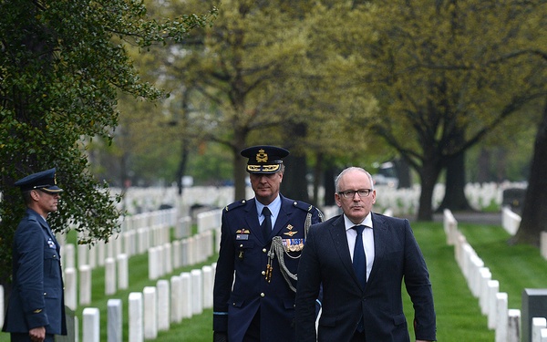 Dutch Foreign Minister Honors U.S. World War II Soldiers