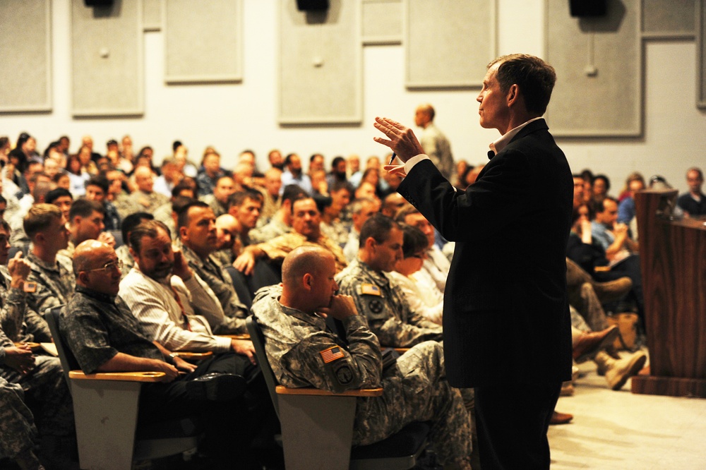 Defense Official Meets with POW/MIA Accounting Command in Hawaii