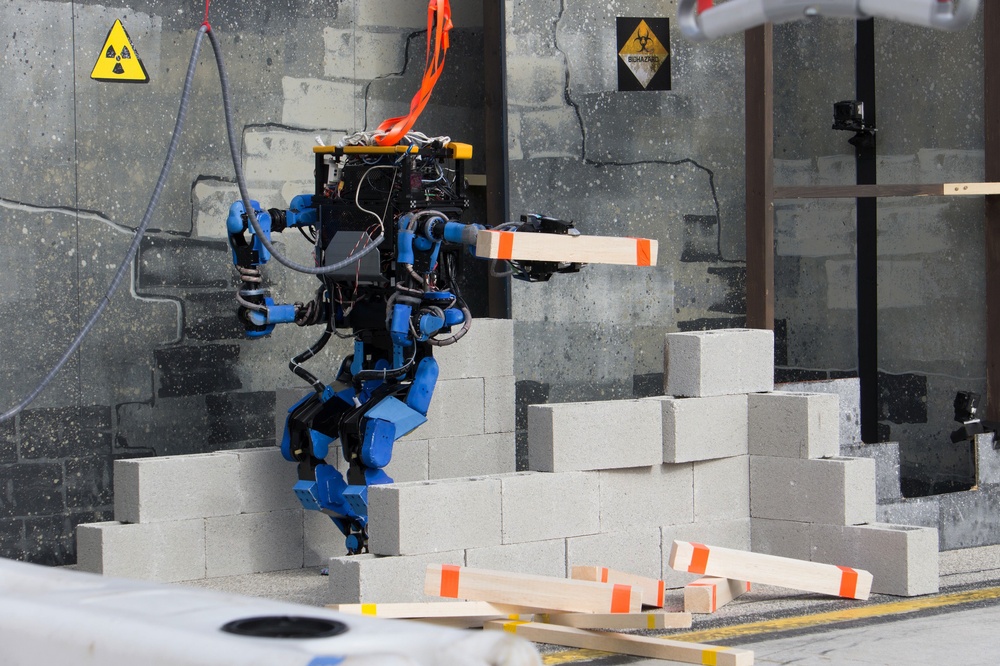 Japanese Robotics Company SCHAFT's S-One Robot Earns Top Score at DARPA Robotics Challenge Trials