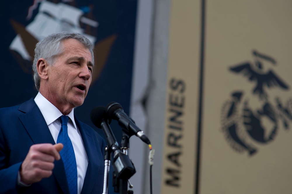Hagel Expresses Gratitude to Troops at Al Udeid Air Base