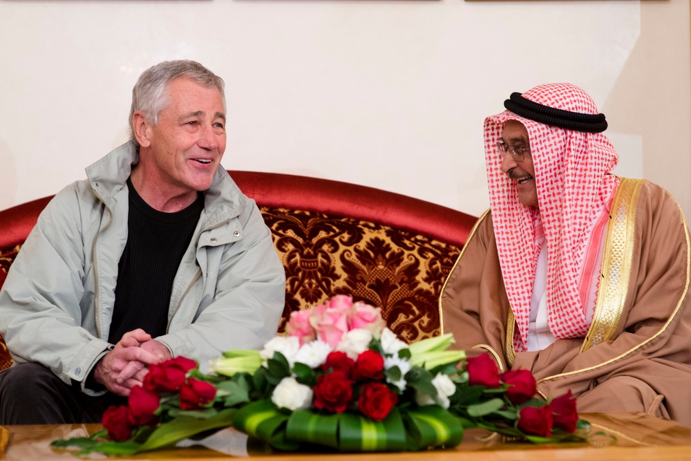 U.S. Defense Secretary Meets with Bahraini Defense Minister in Manama