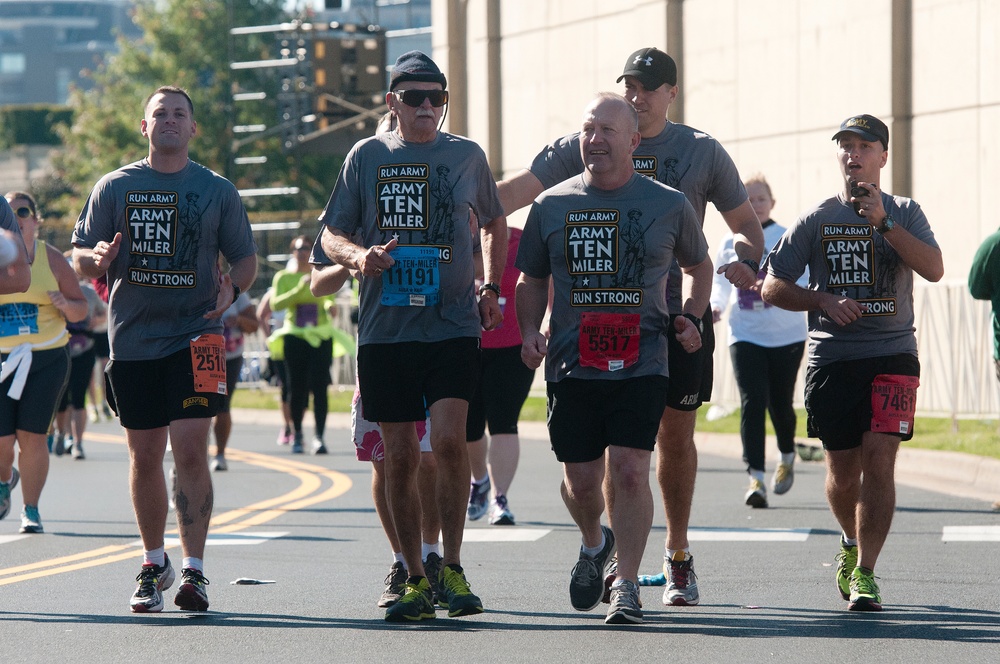 Army National Guard Leaders Complete 10-Mile Race