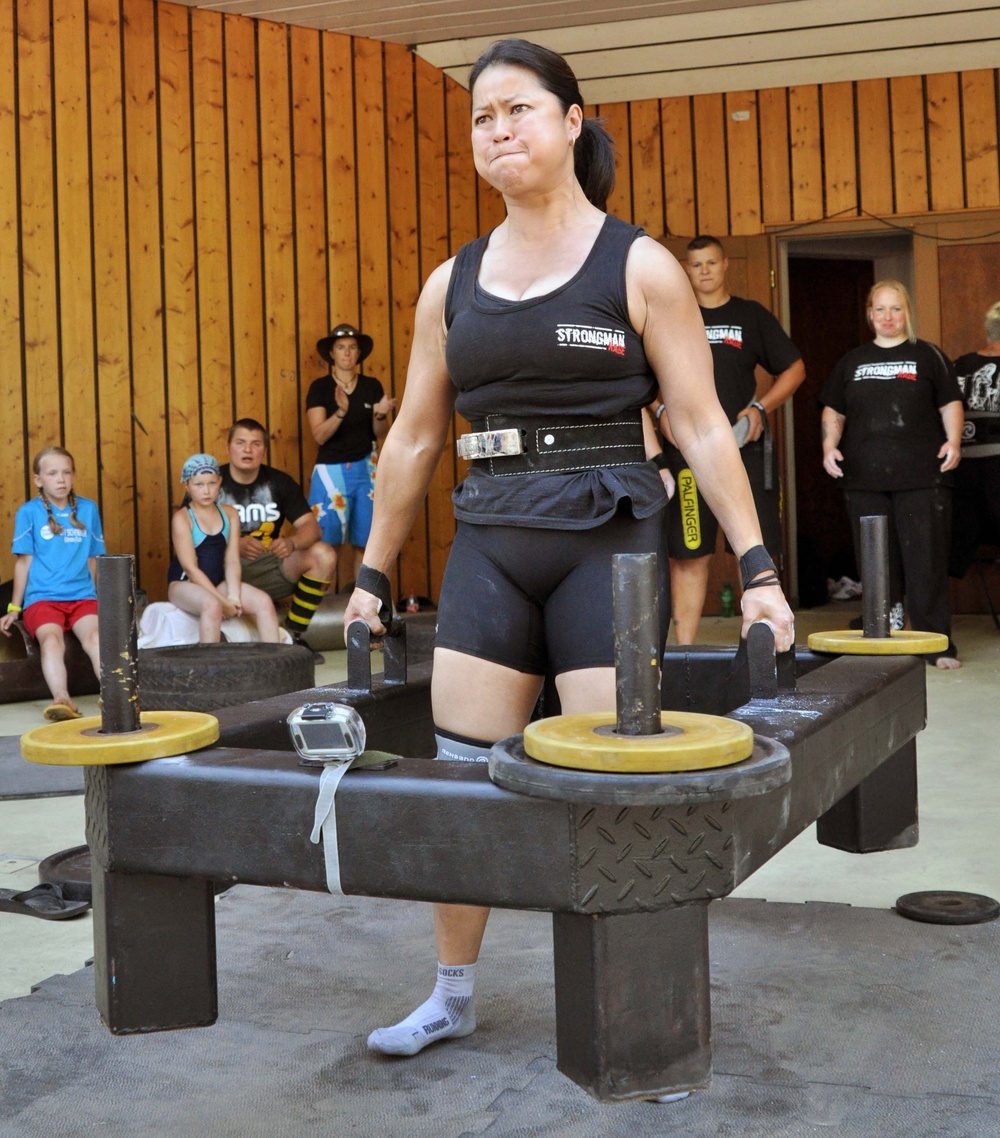 Aryn Lockhart Lifts 220 Pounds in Frame Deadlift